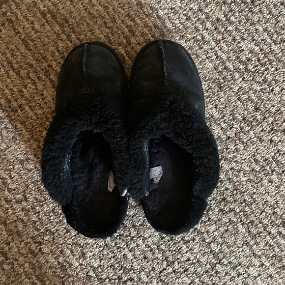 UGG Kids Black Fleece Slippers - Picture 6 of 6